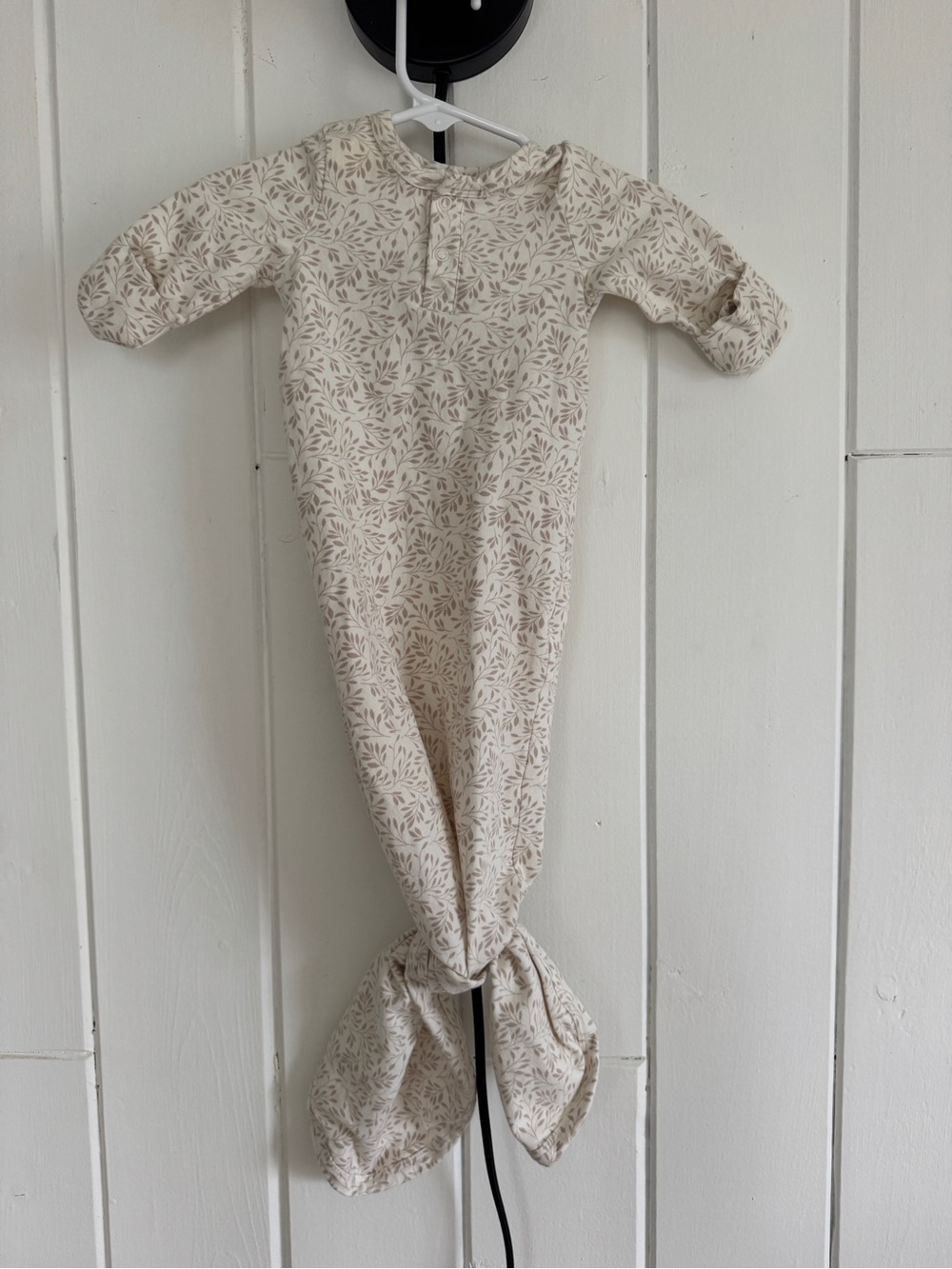 Mebie baby knotted gown